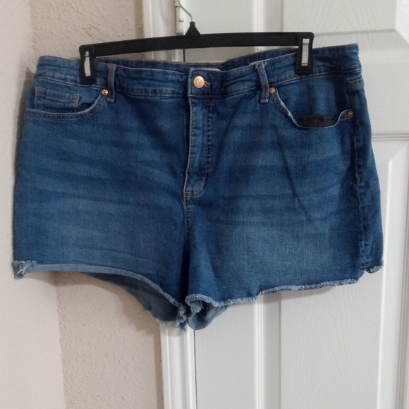Sofia by Sofia Vergara Denim Blue Jean Shorts - Picture 1 of 4